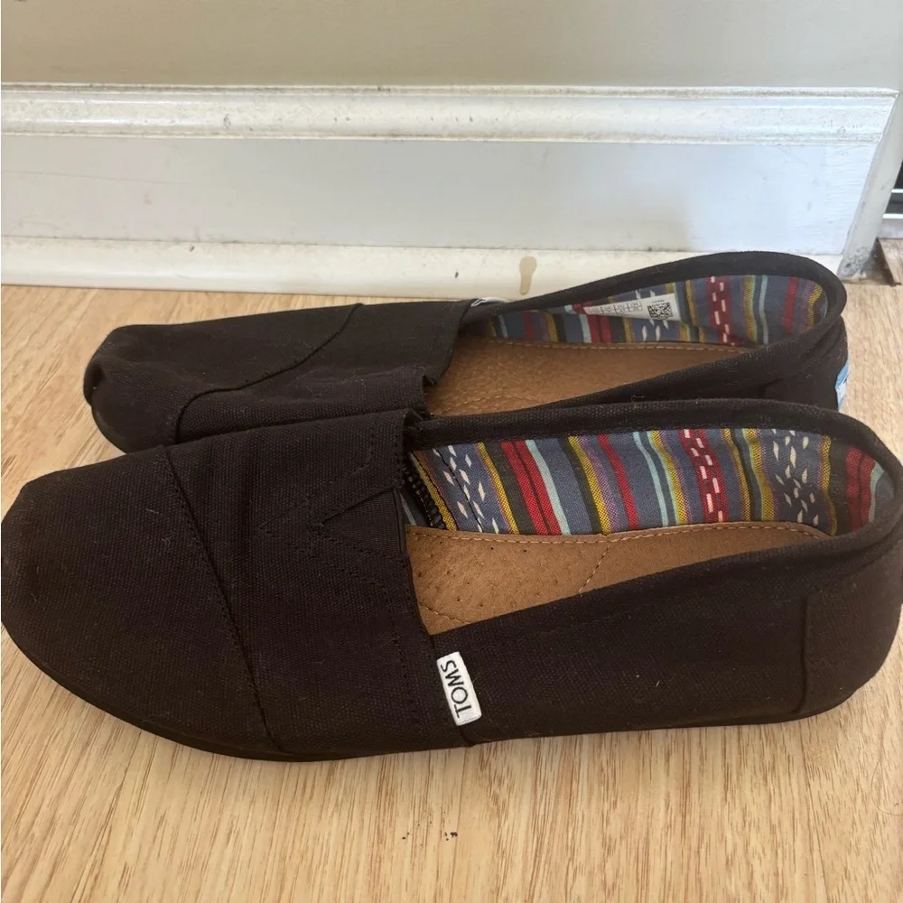 TOMS Men's Black Slip-On Loafers size 10